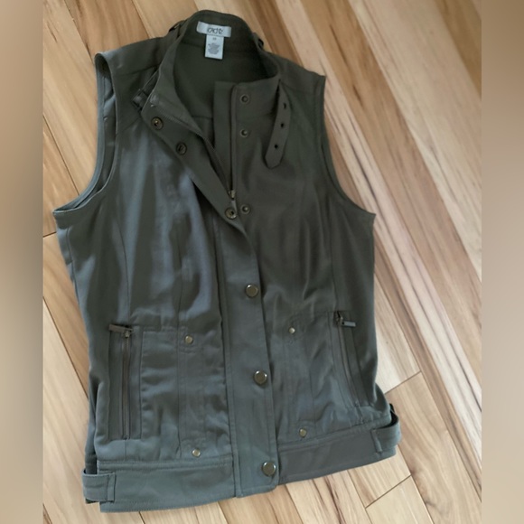Cache’| xs| forest green vest| Great Condition. - Picture 3 of 7